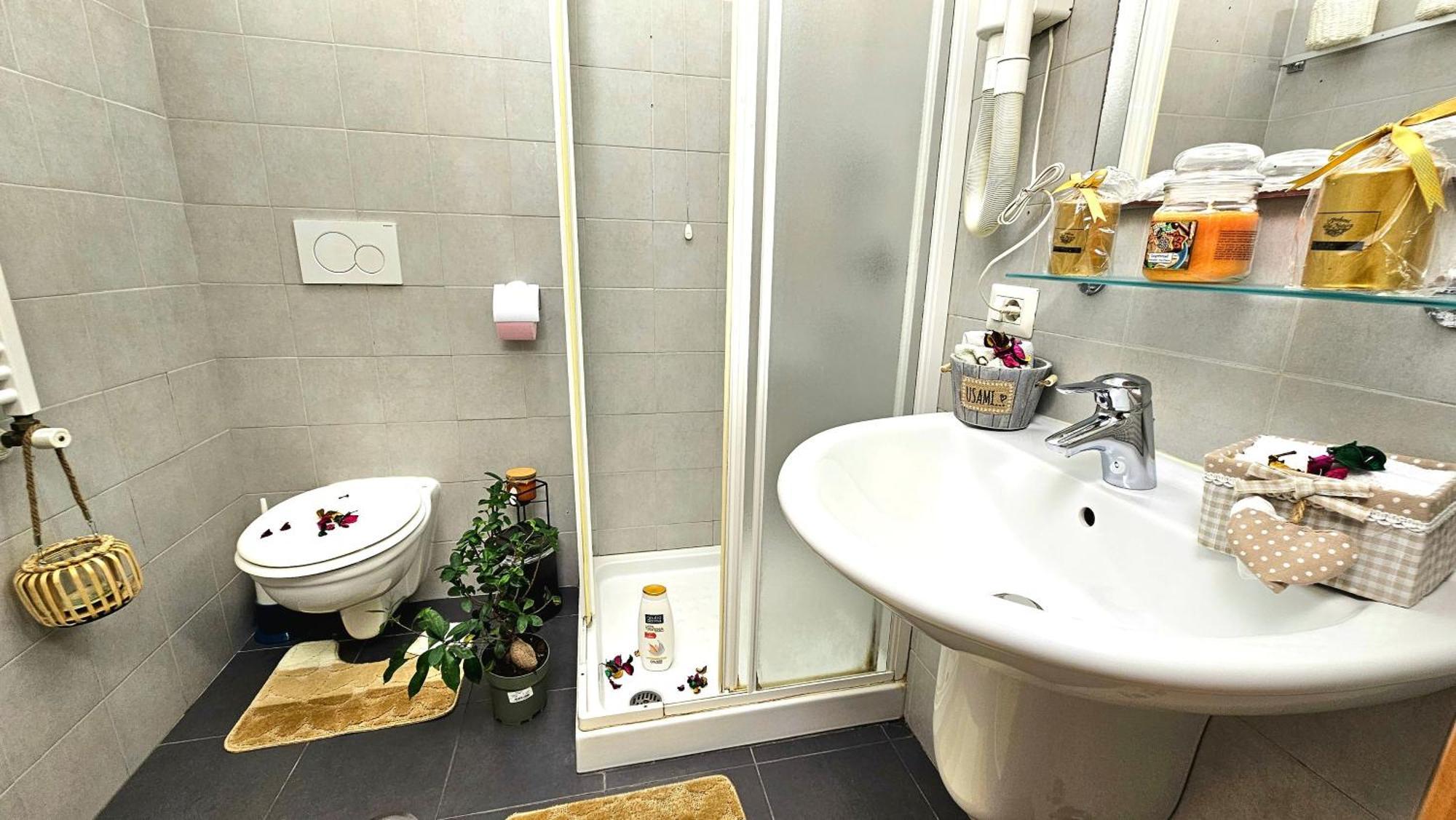 A Casa Simpatia Roma - Free Parking If You Book 4 Nights Bed and Breakfast Exterior foto