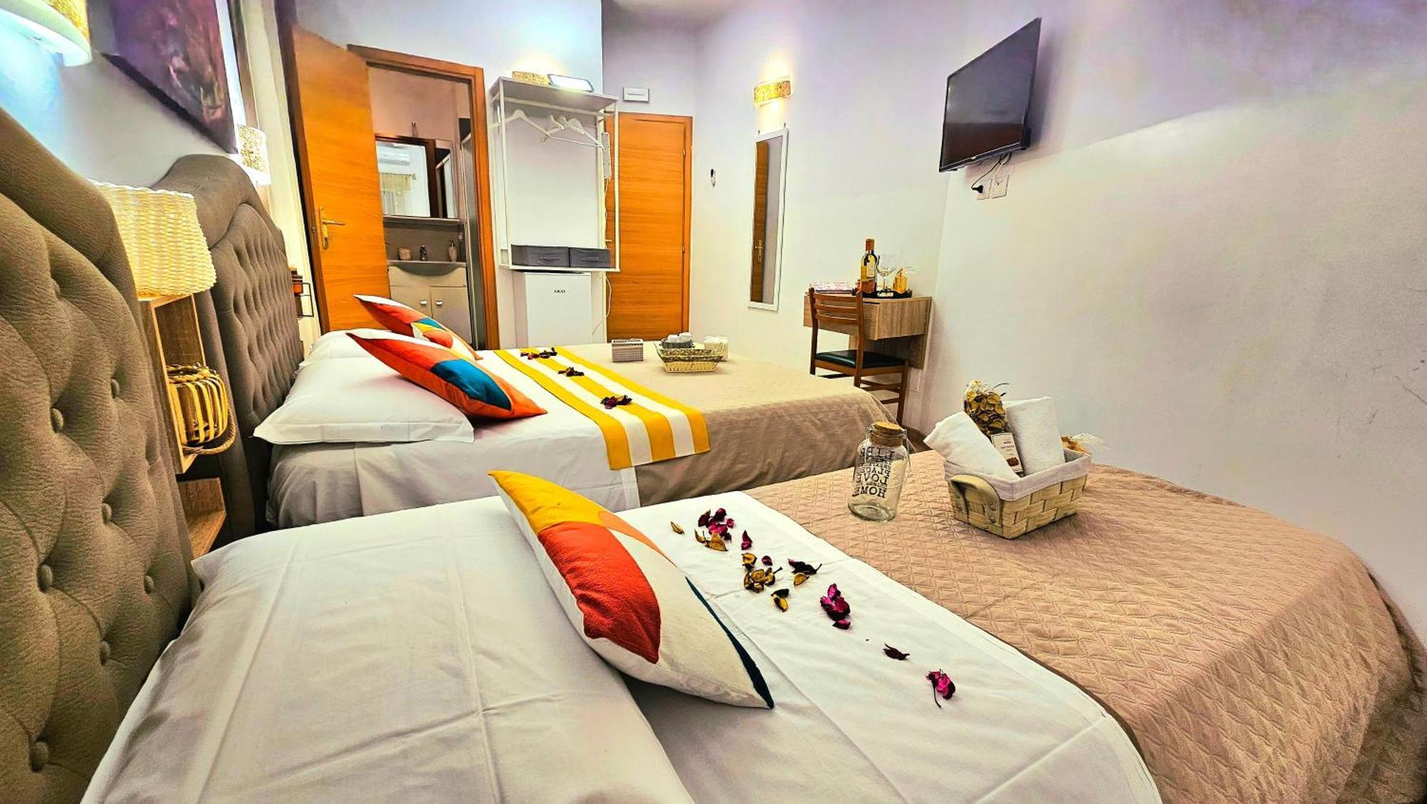A Casa Simpatia Roma - Free Parking If You Book 4 Nights Bed and Breakfast Exterior foto
